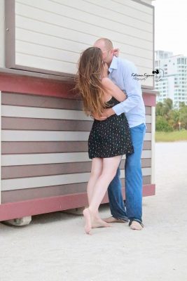 We offer engagement photography sessions in a beach or a park.