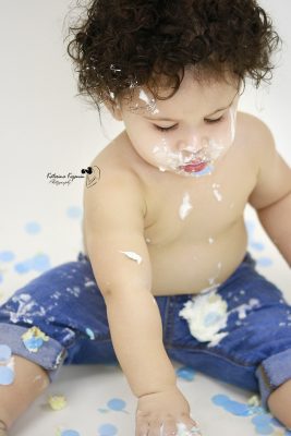 Smash Cake photography sessions in a studio celebrate your child 1st Birthday