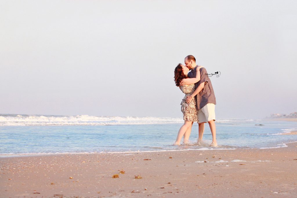 Engagement portraits photography sessions and proposal portraits in a beach, park in Florida