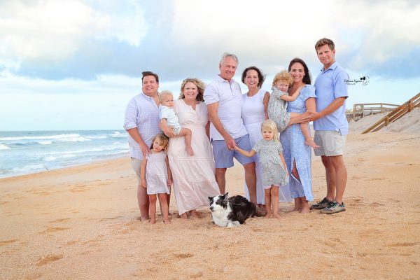 Family photography and children's portraits in a park or a beach in Florida