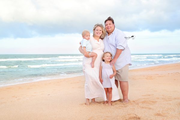Family photography and children's portraits in a park or a beach in Florida