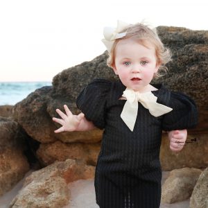 Family photography and children's portraits in a park or a beach in Florida.