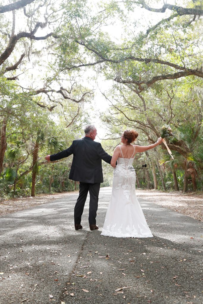 Married couple at Washington Oaks Gardens.